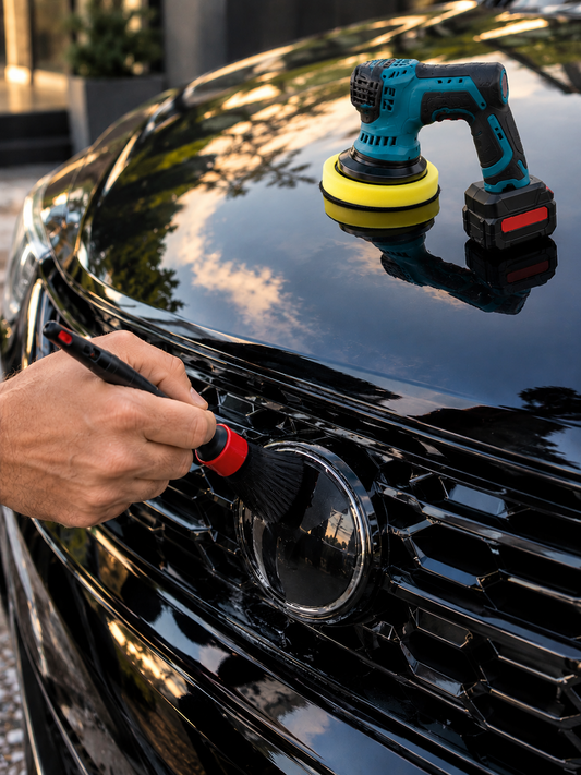Kit Brillance ProDiagAuto : polisseuse voiture sans fil 12V et kit de 13 brosses detailing